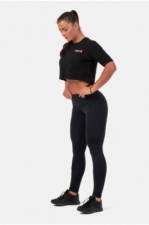 Nebbia Minimalist Logo NEBBIA Crop Top 600 - Black