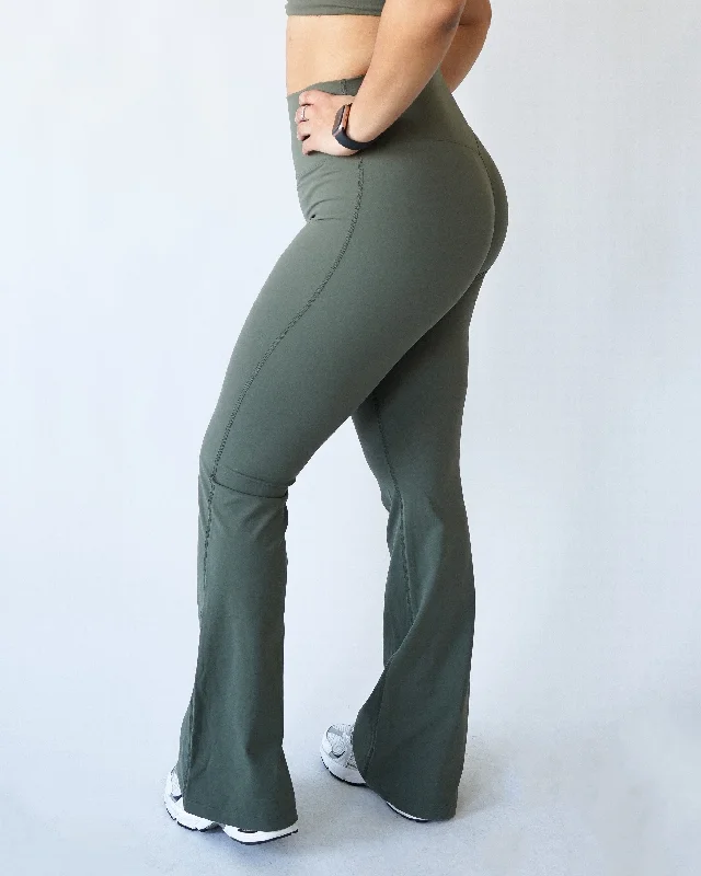 PERFORMANCE FLARE LEGGINGS - Olive